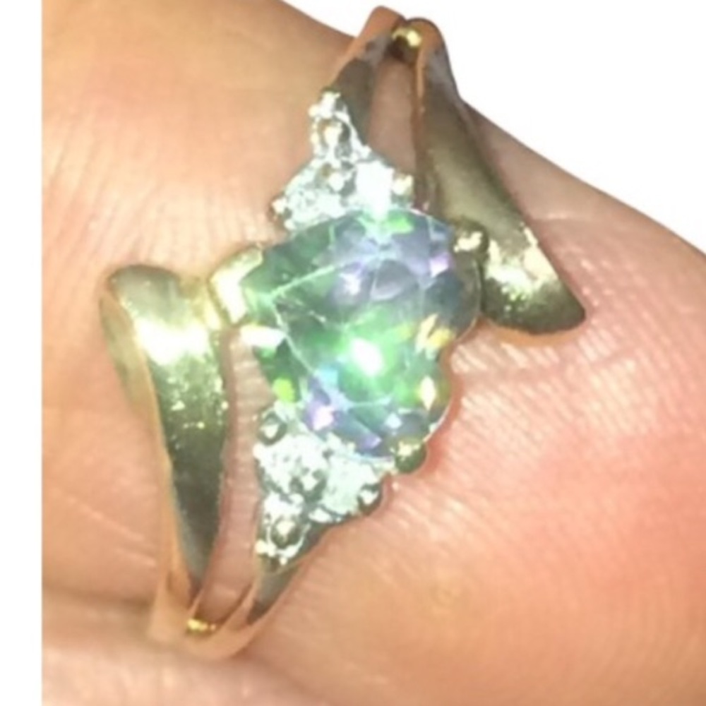 10k gold alexandrite ring.